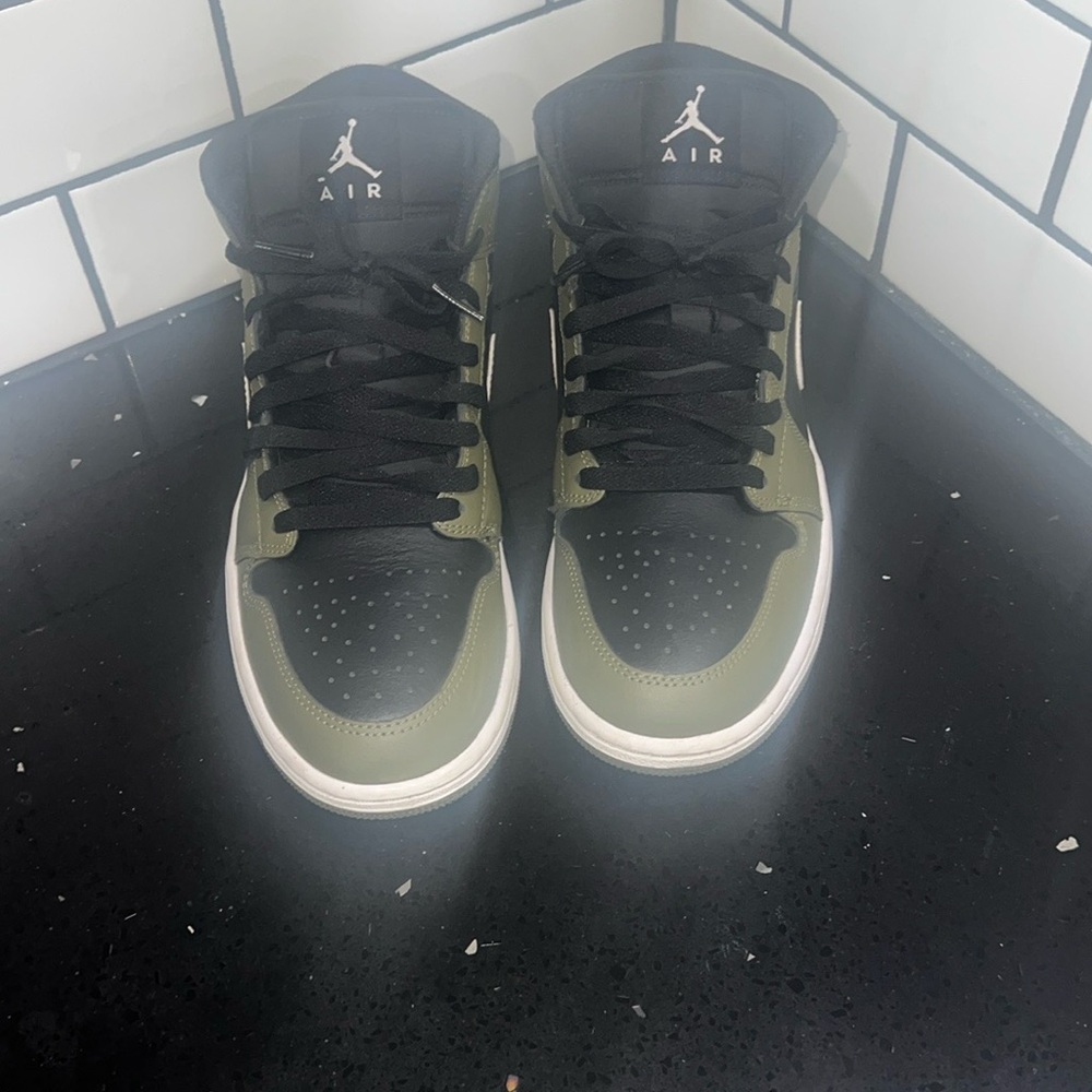 Nike Air Jordan 1 Mid Olive Black